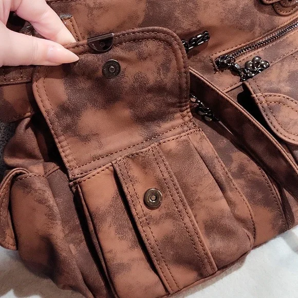 KL928 Crossbody Bag - Picture 14 of 16